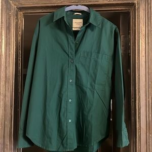 Abercrombie and Fitch Button Down. Size: XXS. Color: green. Great Condition.